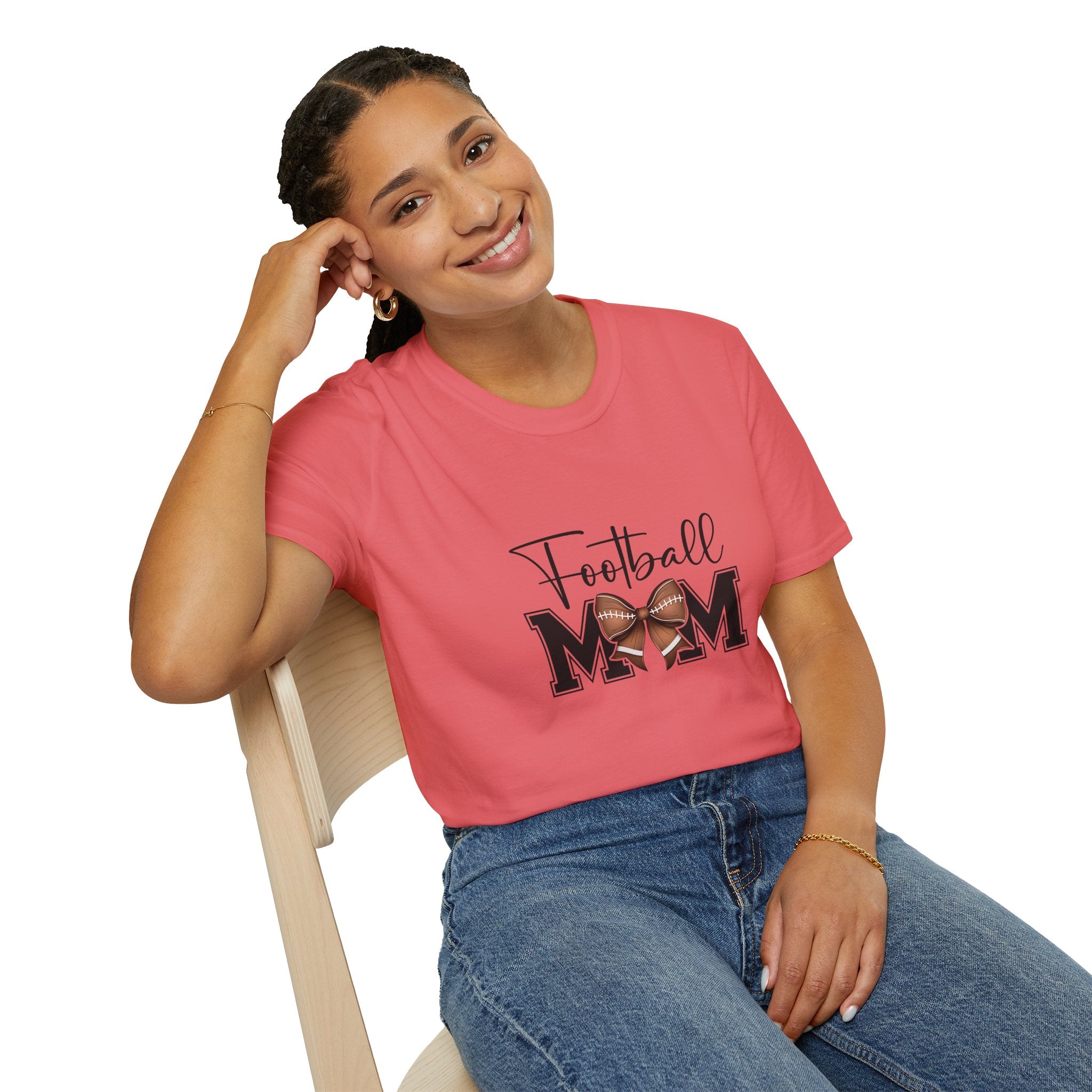 Football Mom Script T-Shirt — Cute Bow Gift for Proud Moms Game Day Graphic Tee