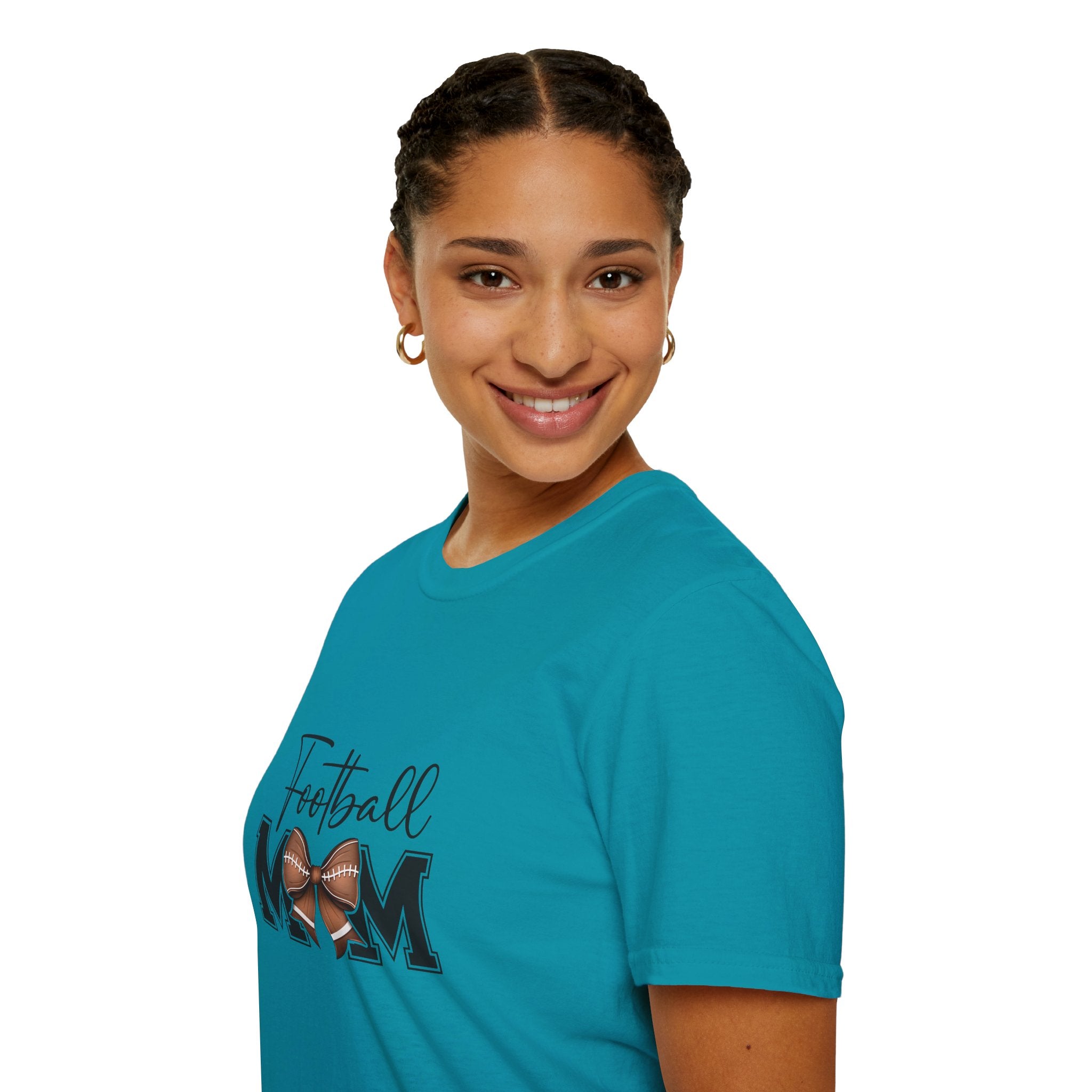 Football Mom Script T-Shirt — Cute Bow Gift for Proud Moms Game Day Graphic Tee