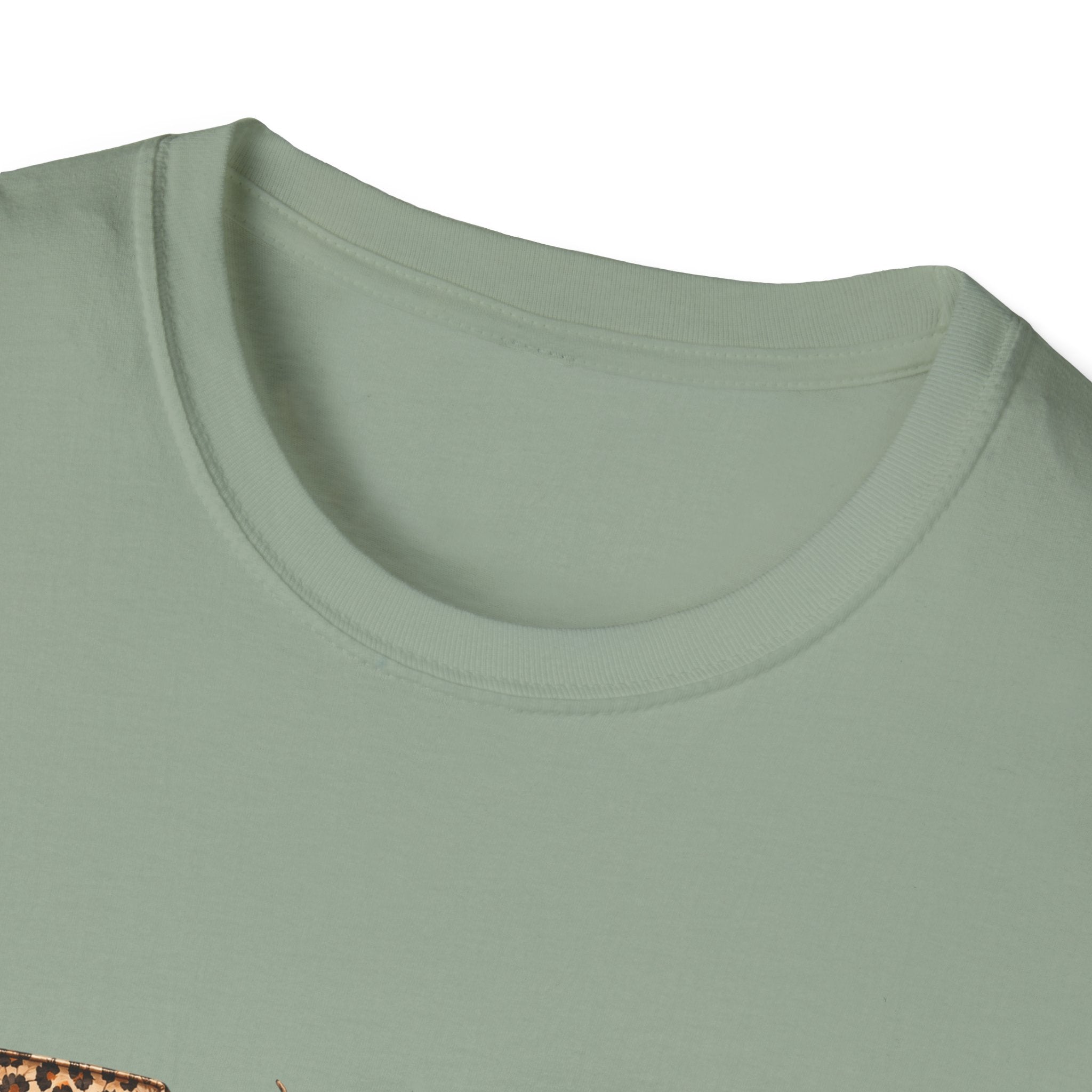 Fall Leopard Pumpkin T-Shirt — Cute Autumn Gift for Women Floral Graphic Tee