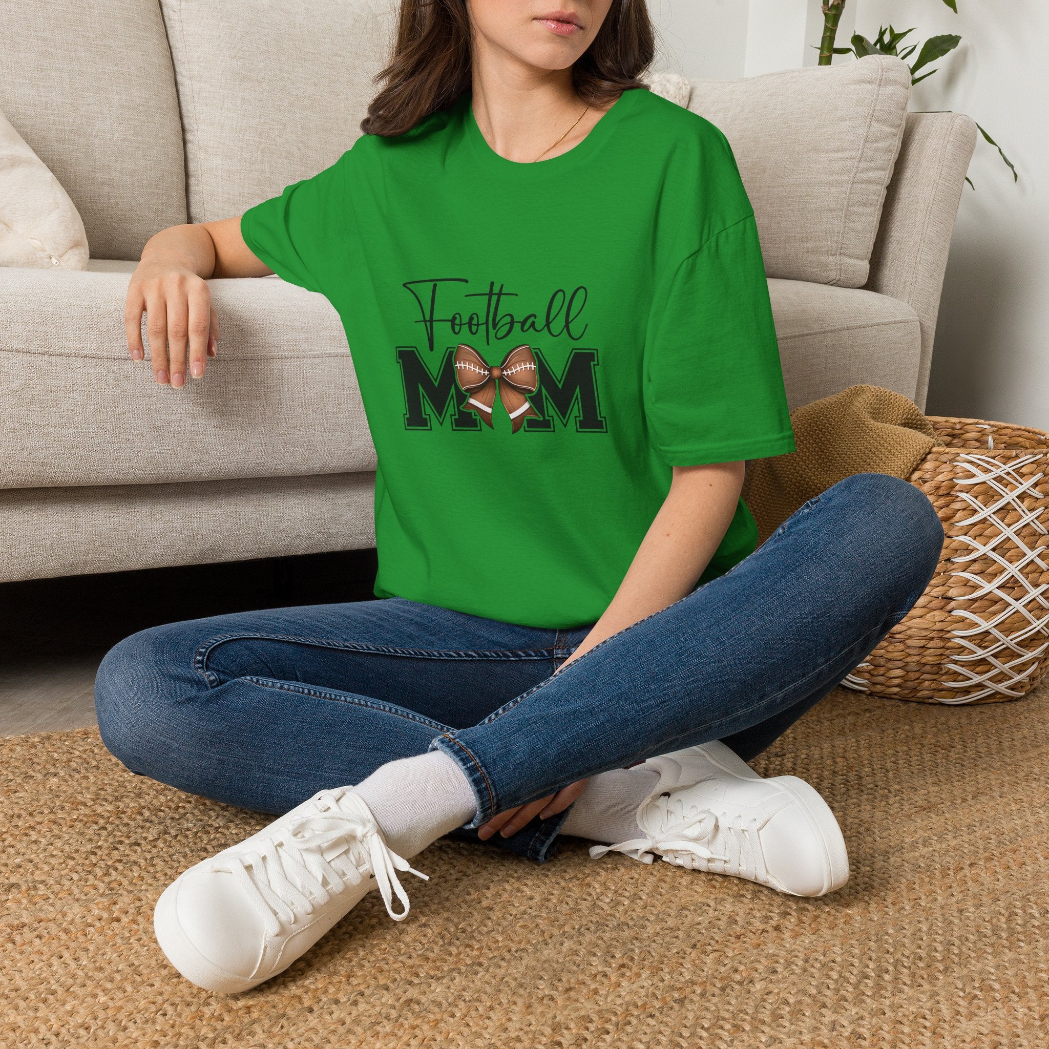 Football Mom Script T-Shirt — Cute Bow Gift for Proud Moms Game Day Graphic Tee