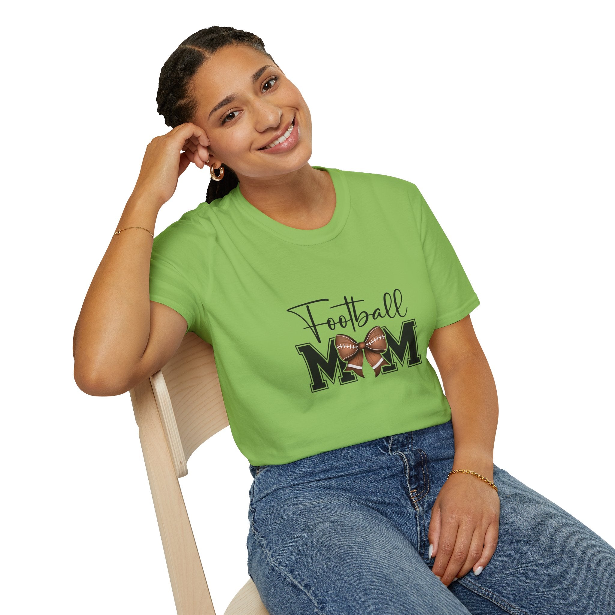 Football Mom Script T-Shirt — Cute Bow Gift for Proud Moms Game Day Graphic Tee