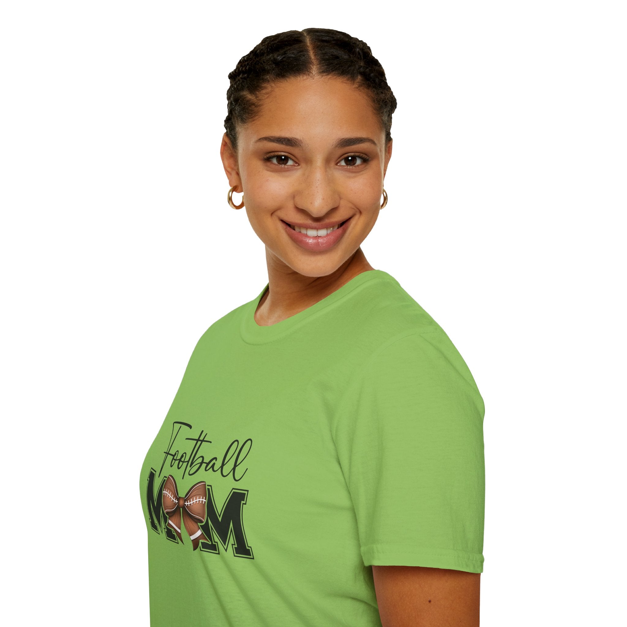 Football Mom Script T-Shirt — Cute Bow Gift for Proud Moms Game Day Graphic Tee