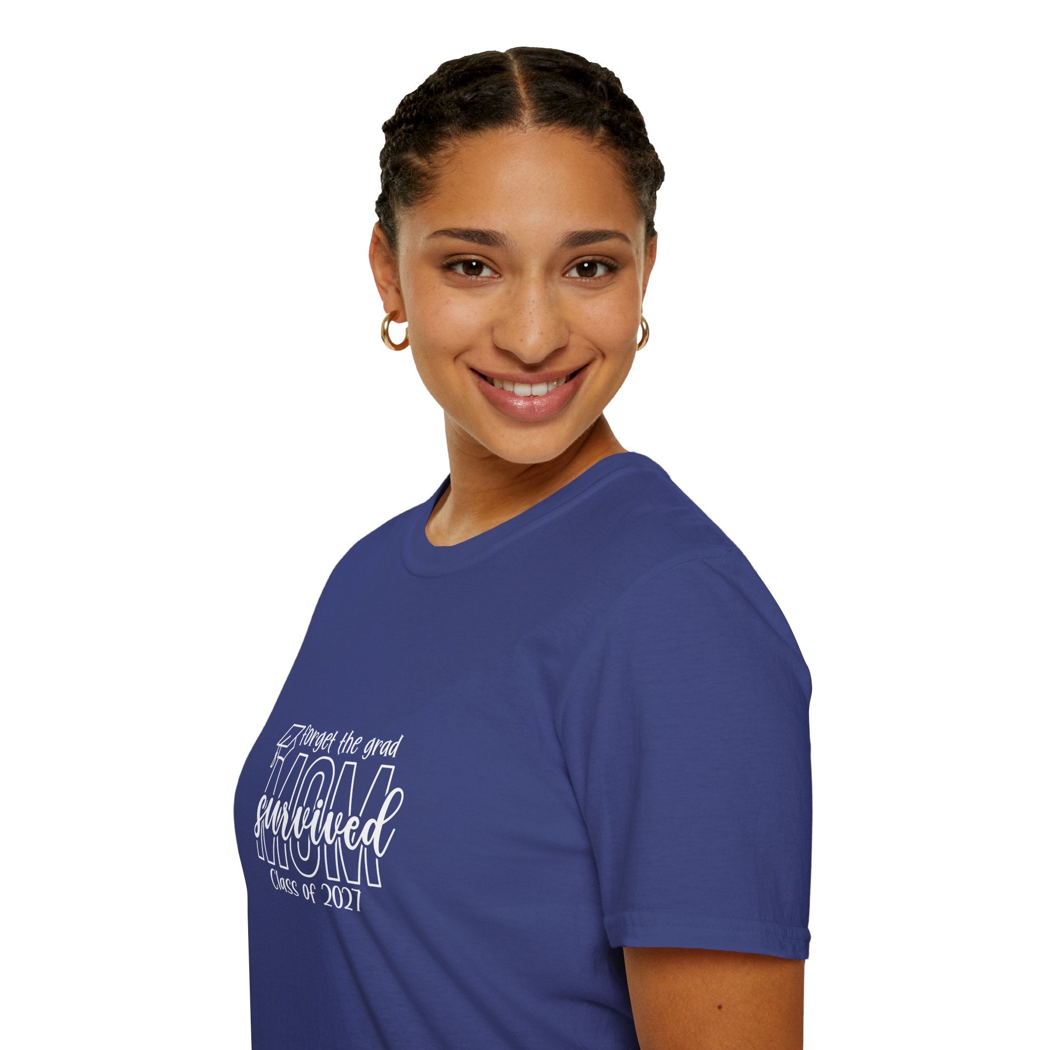 Class of 2027 Sarcastic Mom T-Shirt — Funny Graduation Gift for Mom Graphic Tee