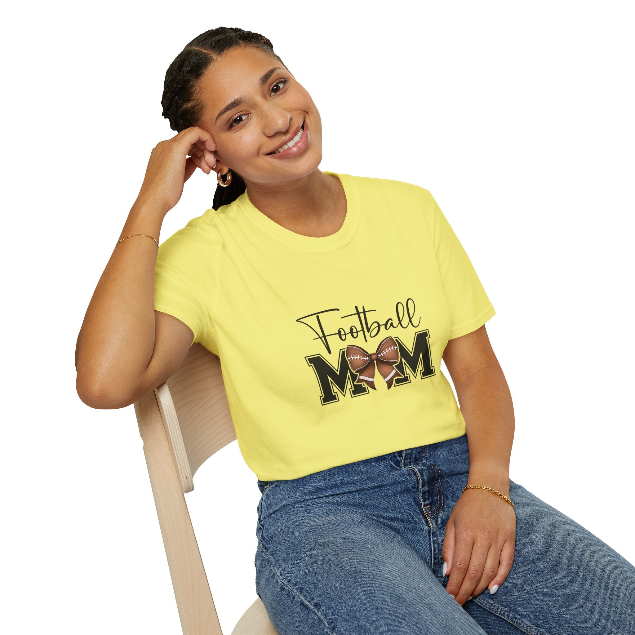 Football Mom Script T-Shirt — Cute Bow Gift for Proud Moms Game Day Graphic Tee