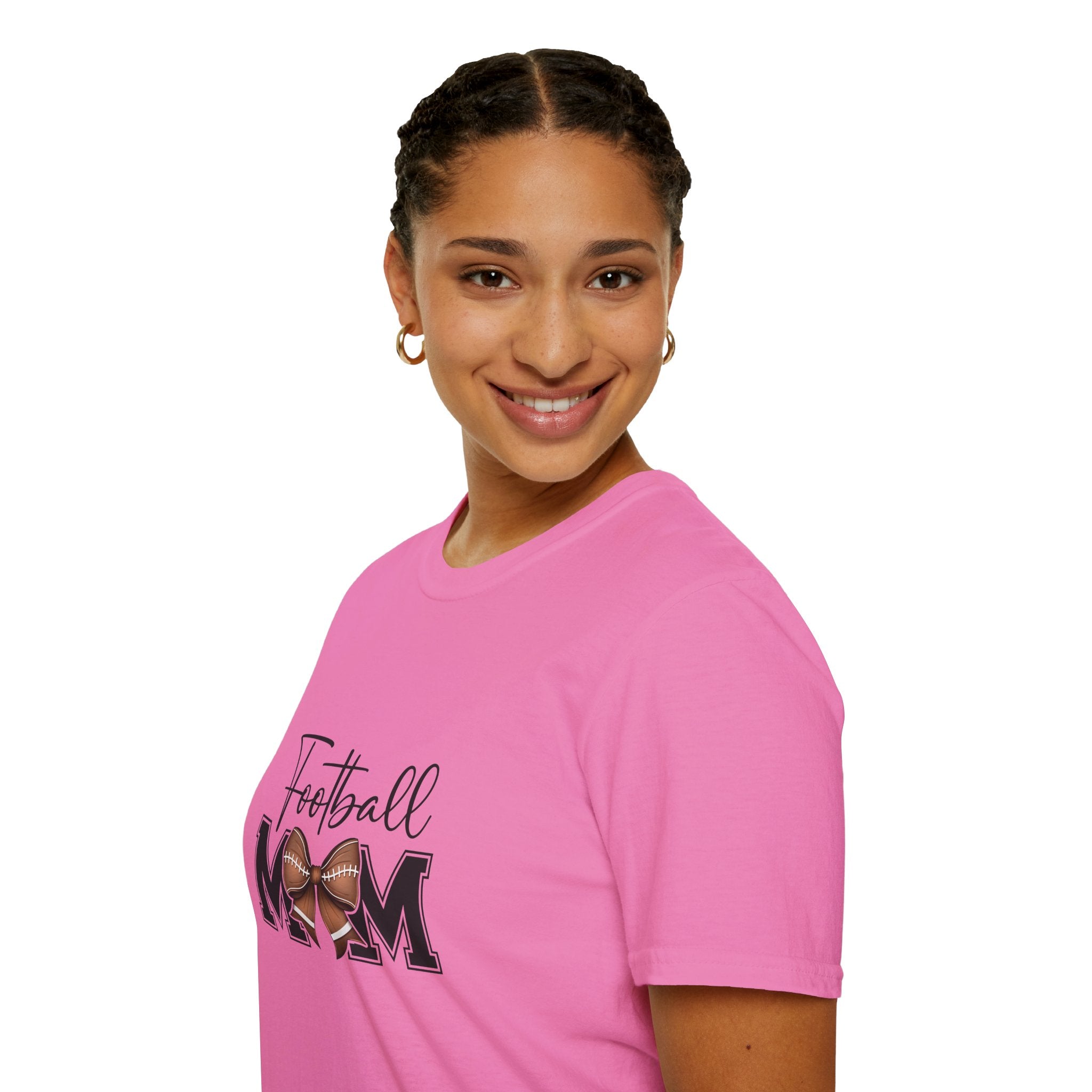 Football Mom Script T-Shirt — Cute Bow Gift for Proud Moms Game Day Graphic Tee