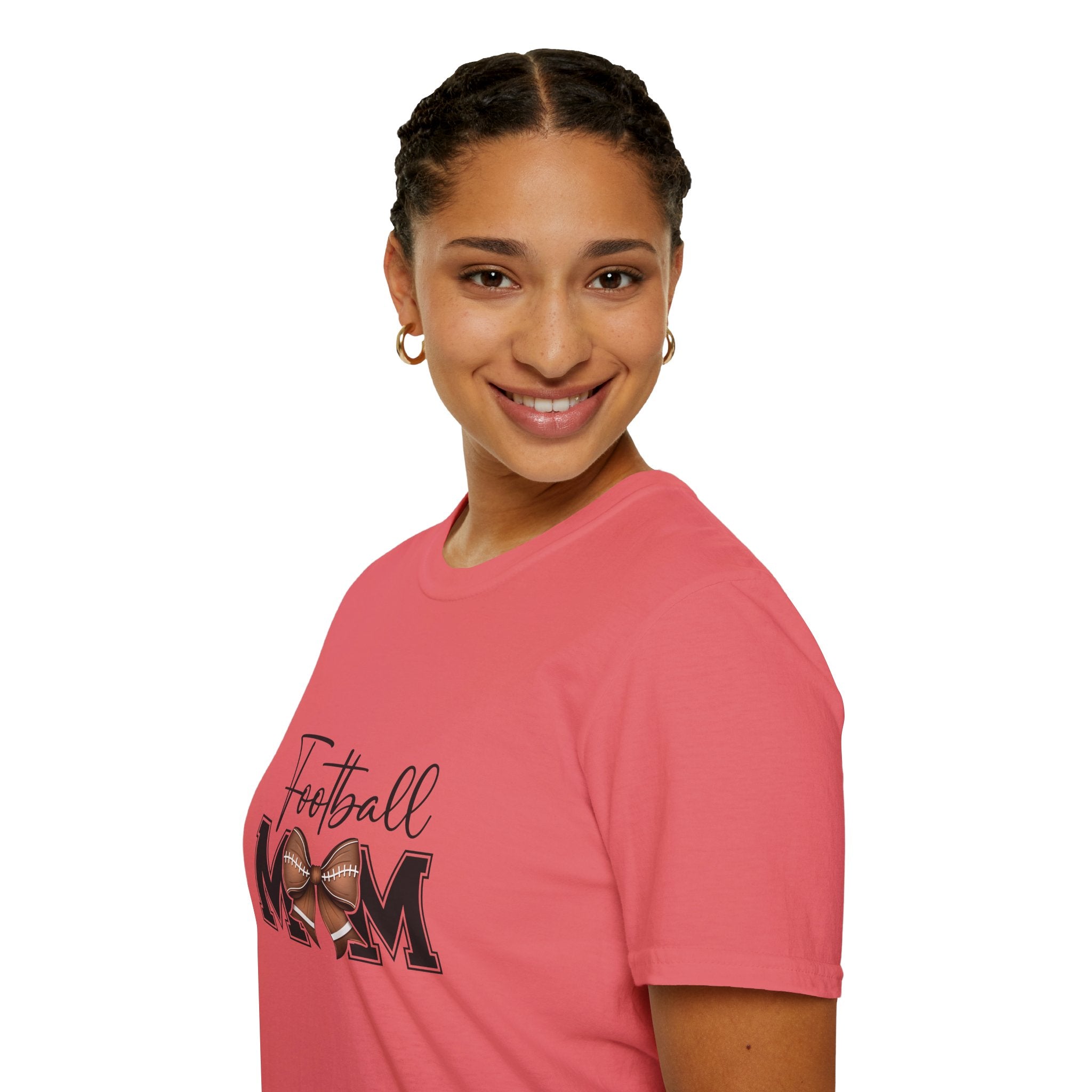 Football Mom Script T-Shirt — Cute Bow Gift for Proud Moms Game Day Graphic Tee