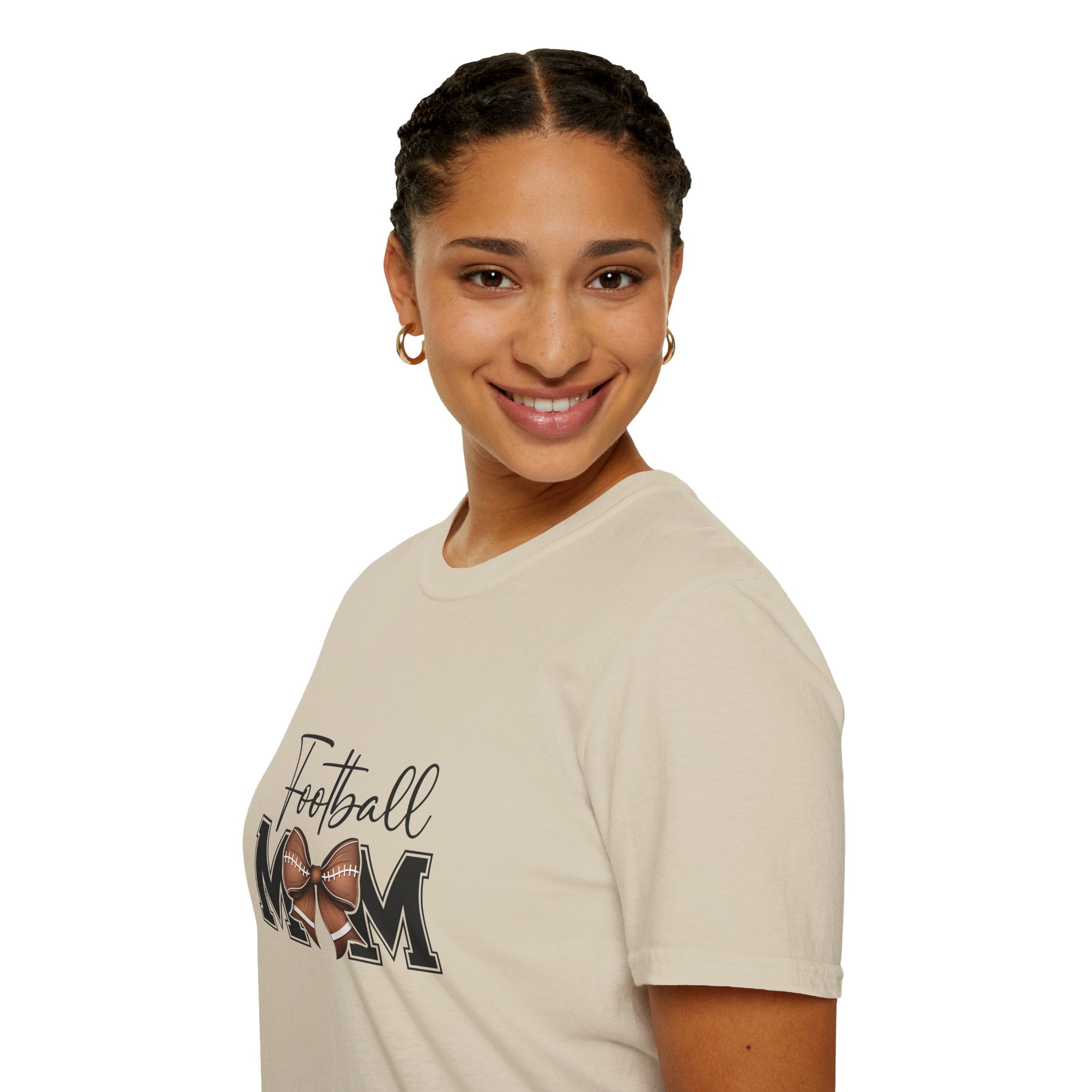 Football Mom Script T-Shirt — Cute Bow Gift for Proud Moms Game Day Graphic Tee